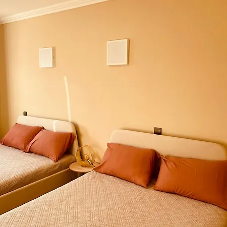 300 Metres De La Et 생플로랑