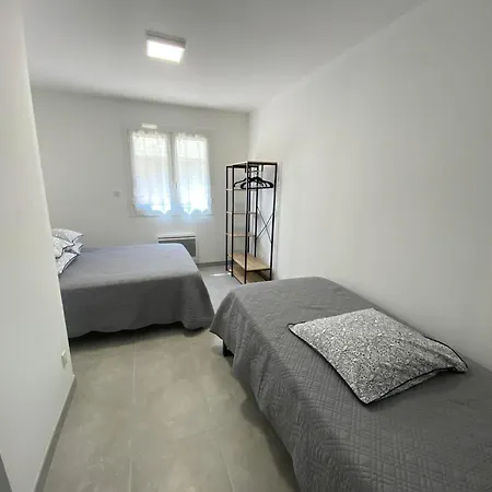 300 Metres De La Et 생플로랑