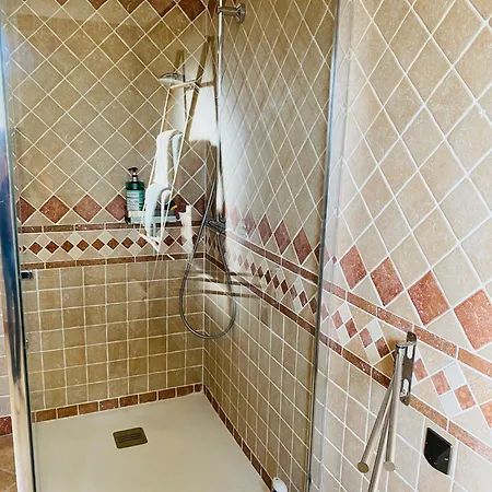 300 Metres De La Et *