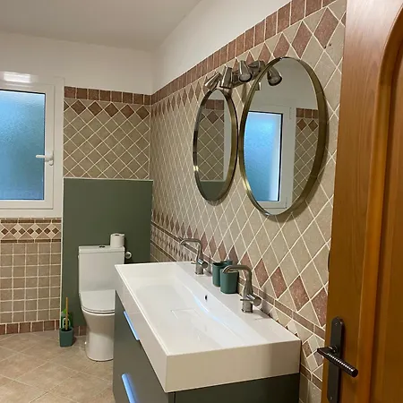 300 Metres De La Et Apartmán