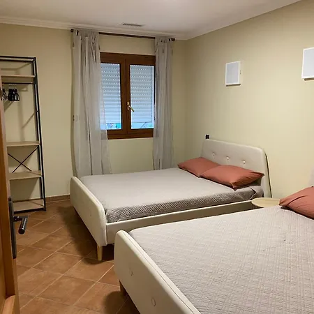 300 Metres De La Et *