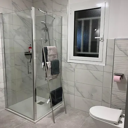 300 Metres De La Et Apartmán *