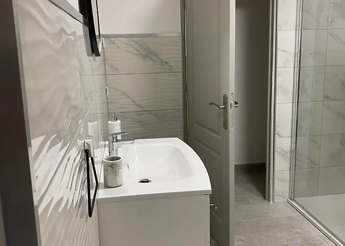 300 Metres De La Et Apartment *